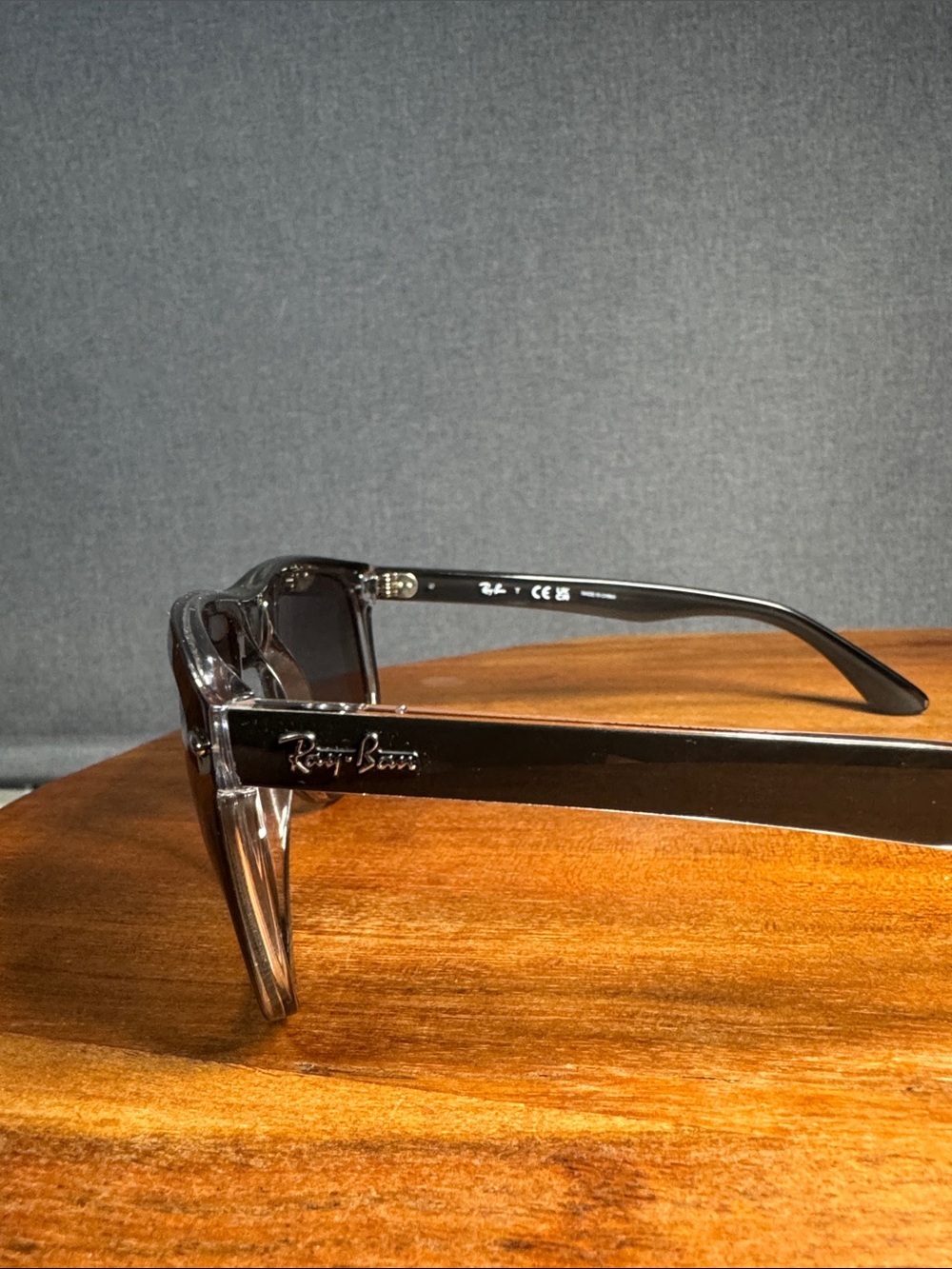 Used Ray-Ban sunglasses - Picture 2 of 7